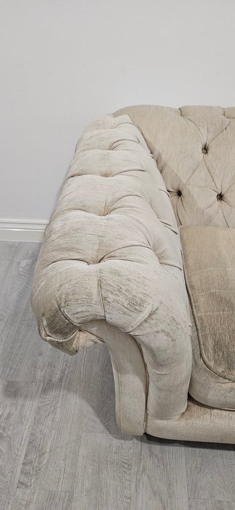 Chesterfield 3 seater sofa excellent condition