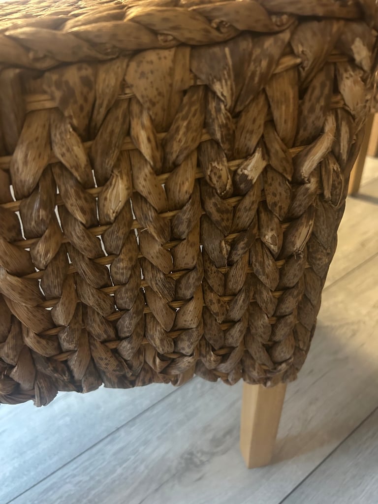 Oak table and 6 chairs 