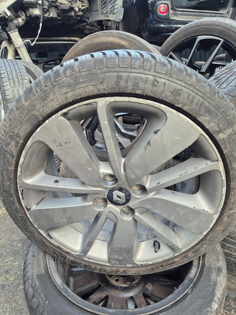 RENAULT CLIO SET OF 4 ALLOYS SIZE 205/45/R17