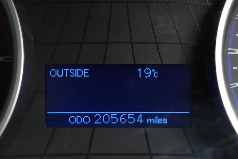 TOYOTA HILUX D4D KING CAB 4X4 PICKUP TRUCK (2017)