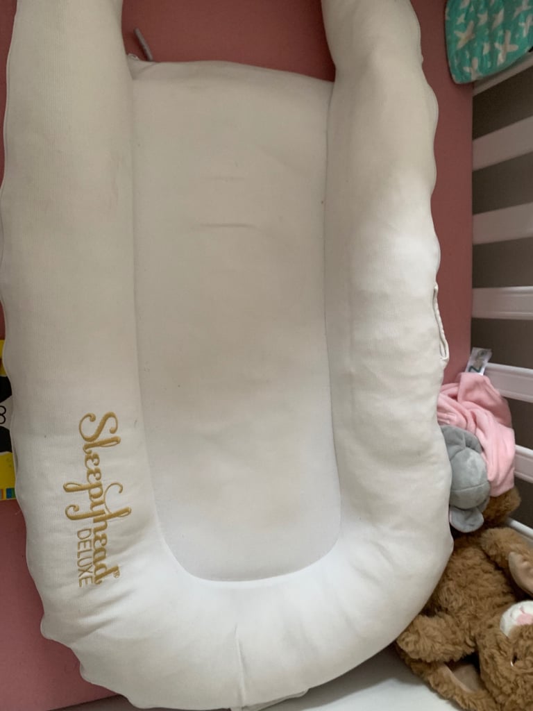 image for White Sleepyhead Deluxe Pod 0-8 Months Portable Baby Nest Sleeping Play Dockatot