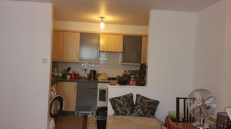 West London Acton, W3 two bedroom, 2nd floor flat in a purpose built gated court