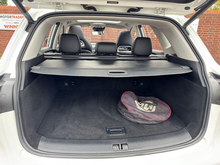 2022 MG MG HS 1.5 T-GDI 16.6kWh Exclusive Auto Euro 6 (s/s) 5dr ESTATE Petrol/Electric Hybrid Aut...