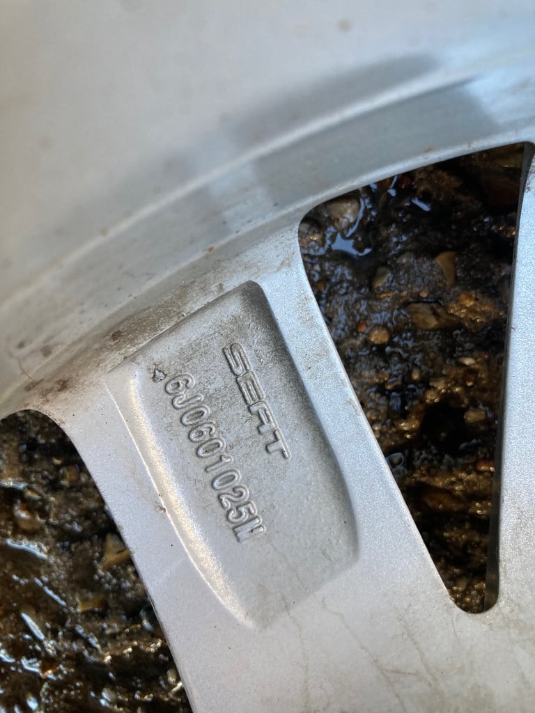 Seat Ibiza Alloy Wheels With Nearly New  185/60/15 Fulda Tyres. 6jx15 6J0601025m