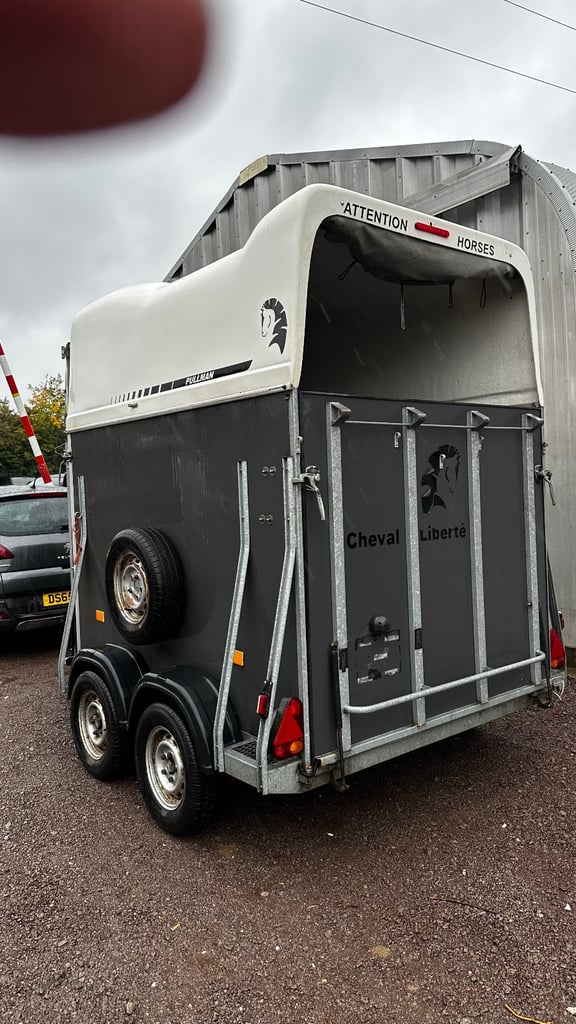 Cheval Liberté Gold Series Two Horses Trailer