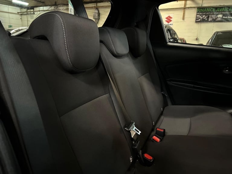 2018 Toyota Yaris 1.5 VVT-i Grey Bi-Tone Euro 6 5dr HATCHBACK Petrol Manual