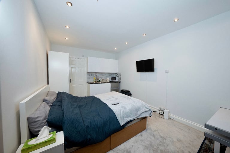 INCLUSIVE STUDIO FLAT, NW9 AREA - TO RENT - BILLS INCLUDED