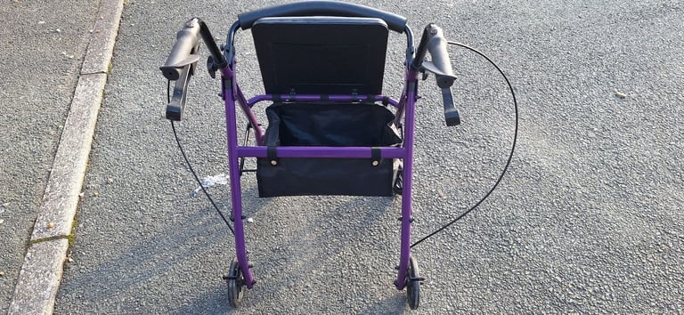4 Wheeled Rollator Walker with Seat & Storage Mobility Aide £30.00