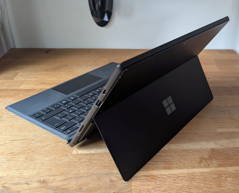 Microsoft Surface Pro 7 Plus - laptop / tablet, 8Gb 256Gb i5-1135g7 - with PSU and keyboard, VGC 