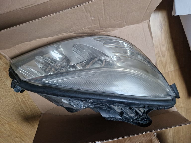 MERCEDES C CLASS Drivers Right Front Halogen Headlight W204  OEM