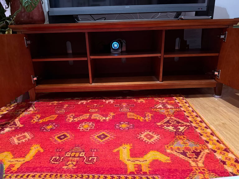 Gorgeous wood TV stand - excellent condition