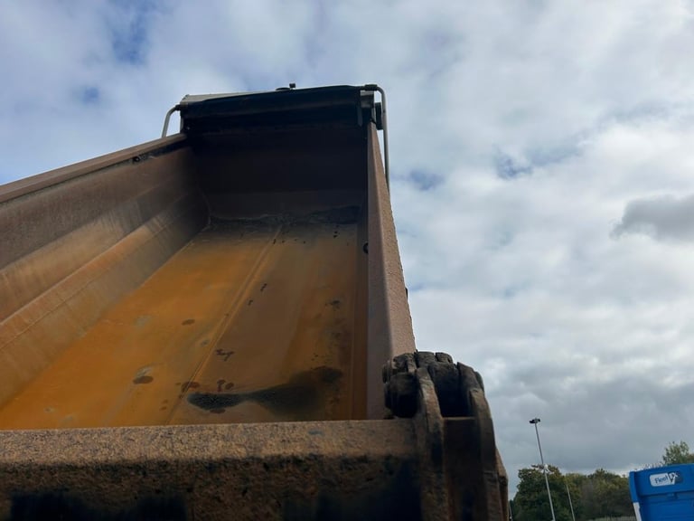 IVECO STRALIS X-WAY 8X4 STEEL TIPPER 2018 – RK68 LXX