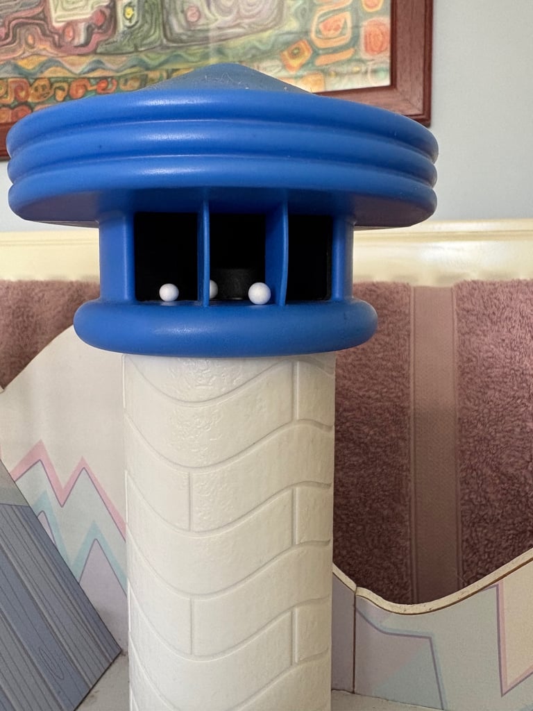 LOL Surprise Winter Disco Chalet Doll's House Bundle with furniture, dolls and accessories