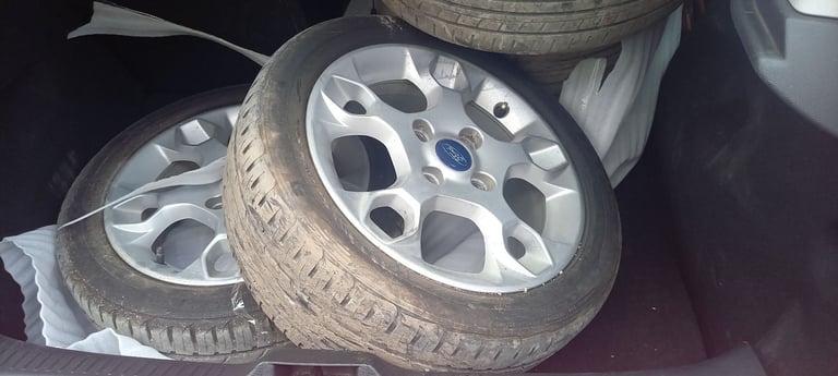 image for Ford fiesta snowflake 15in alloy wheels selling separately 