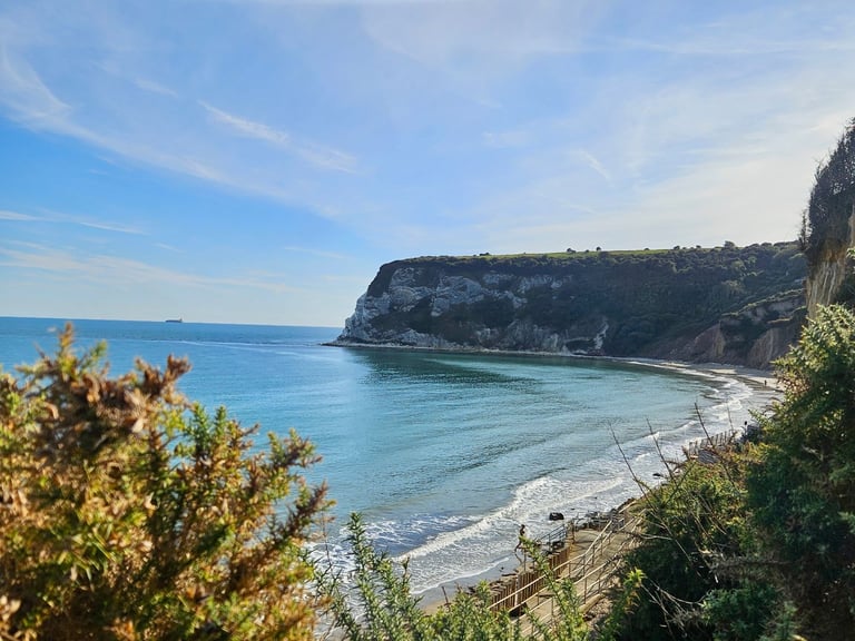 Cheap static caravan for sale at Whitecliff Bay, Isle of Wight PO35 5PL Beach access