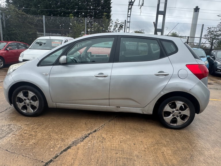 2011 Kia Venga 1.4 CRDi EcoDynamics 2 5dr HATCHBACK Diesel Manual - Image 4