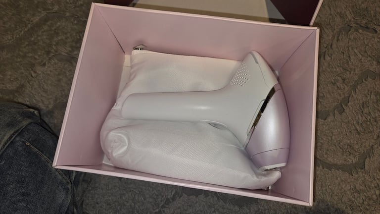 Philips Lumea 8000 Series IPL Hair Removal Device BRAND NEW £350 (RRP 509.99)