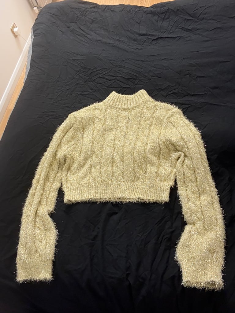 Stylish Shimmery Yellow Sweater from Twist – Worn Once (Size S)