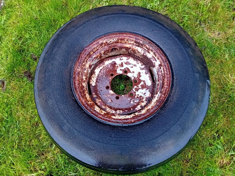 Tractor/trailer wheel (ford massey ferguson david brown )