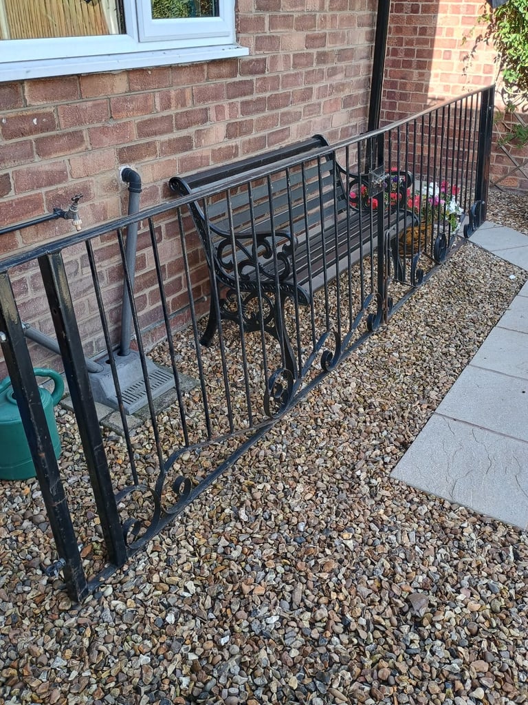 Driveway gates 