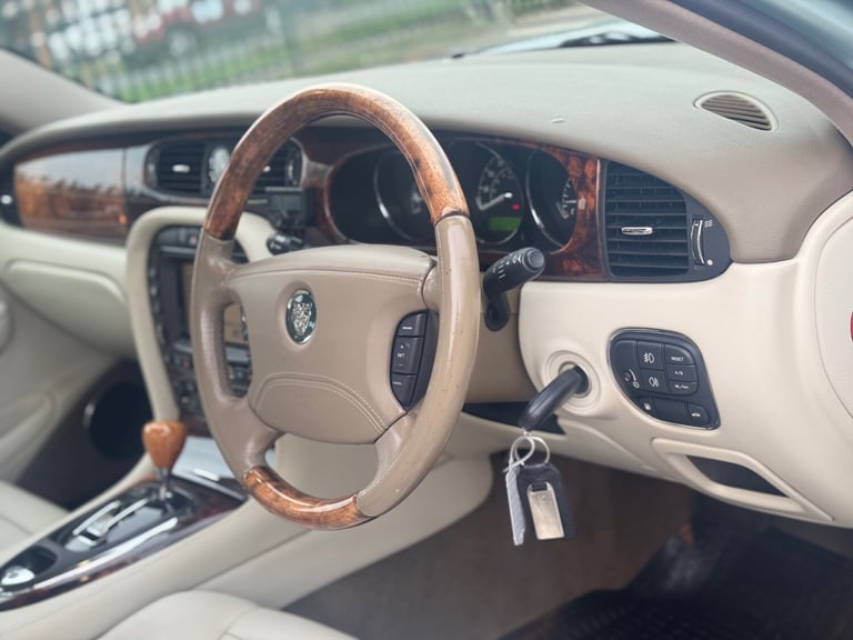 2003 Jaguar XJ XJ6 3.0 V6 SE 4dr Auto SALOON Petrol Automatic