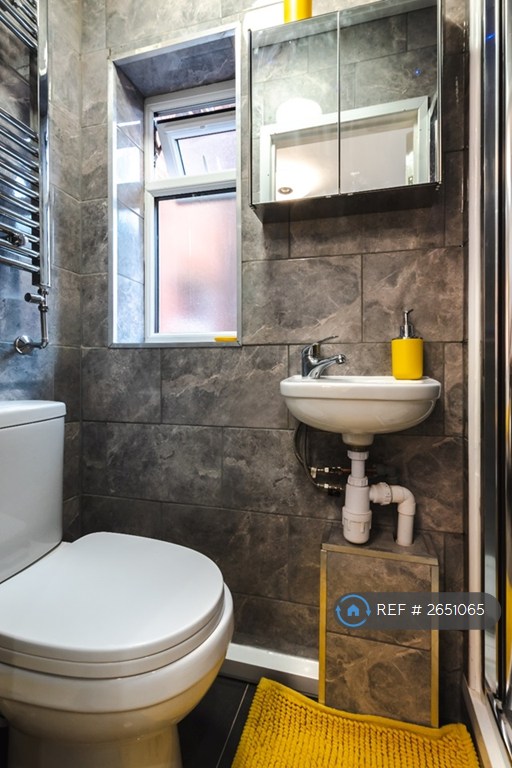 2 bedroom flat in Addington Road, Reading, RG1 (2 bed) (#2651065)