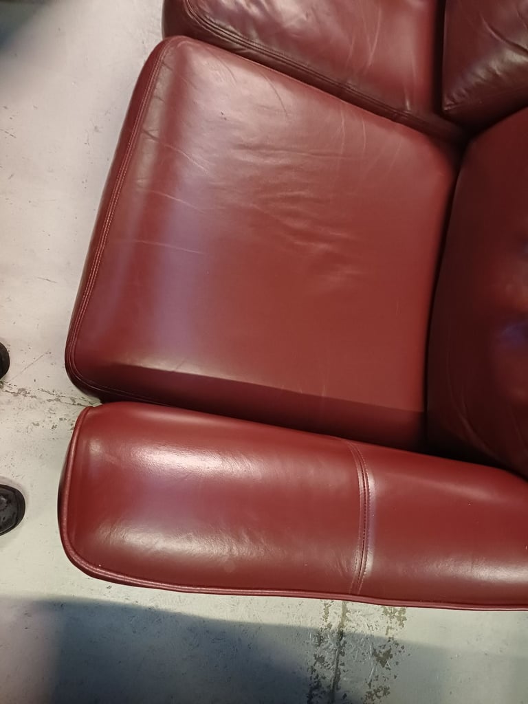 Red leather two-piece suite 