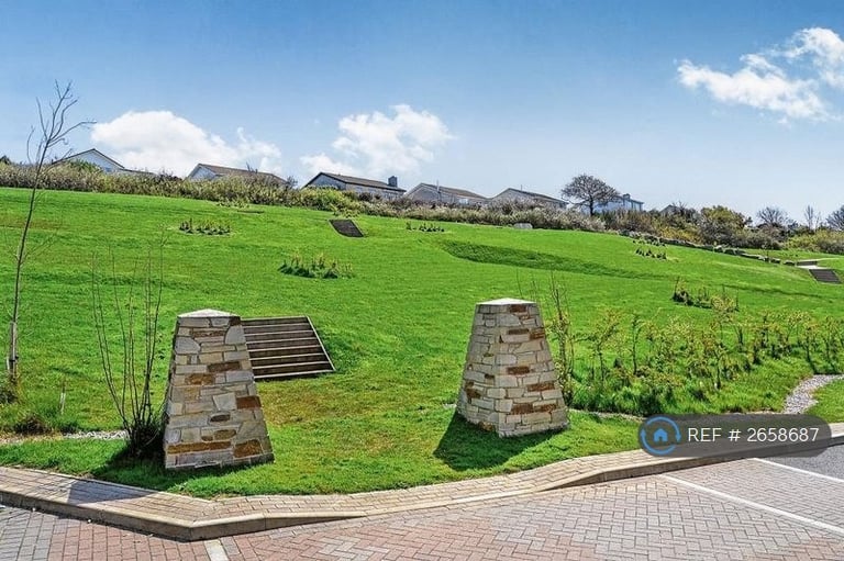 5 bedroom house in Sparnock Grove, Truro, TR1 (5 bed) (#2658687)