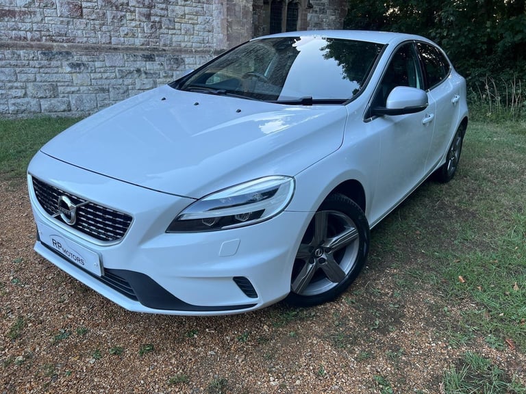 2018 Volvo V40 2.0 T2 R-Design Euro 6 (s/s) 5dr HATCHBACK Petrol Manual