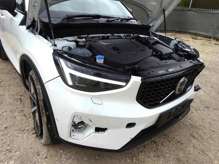 2024 24 REG VOLVO XC40 ULTIMATE B3 AUTO DAMAGED REPAIRABLE SALVAGE