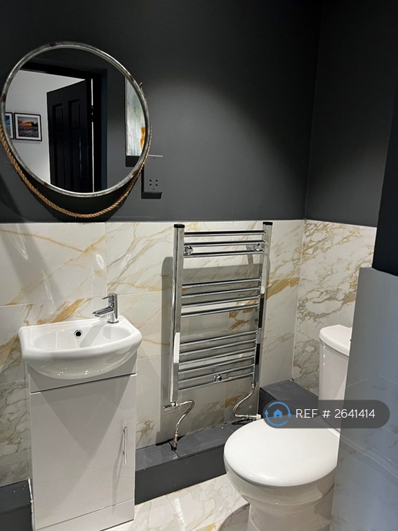 2 bedroom flat in Charlwood Mansion, London, SW12 (2 bed) (#2641414)