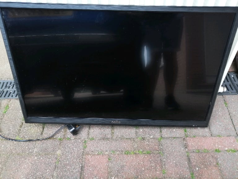32 inch cello led TV wide-screen HD built in dvd player and freeview
