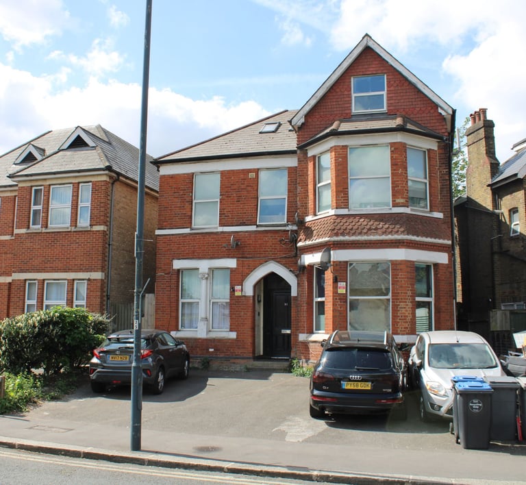 Amazing Value Super Spacious Bright 1 bedroom Flat in NW10 near Tube, Buses & Shops