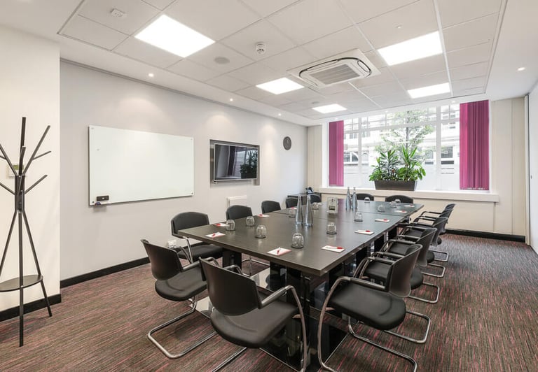 *Fitzrovia* Furnished Private Offices: 5 to 65 desks | Serviced Office to Rent in W1