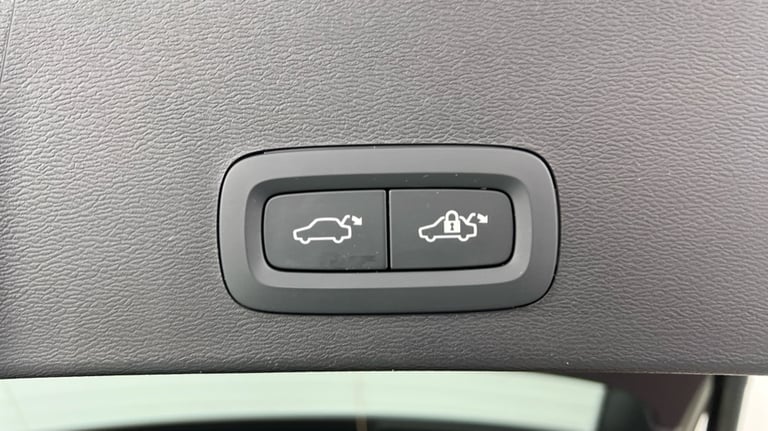 2025 Volvo XC40 Ultra, B4 Mild hybrid, Petrol, Dark Estate Petrol Automatic