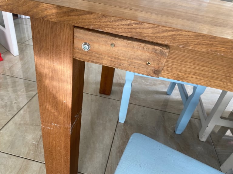 Sold oak 6-8 seater table and chairs -extendable 