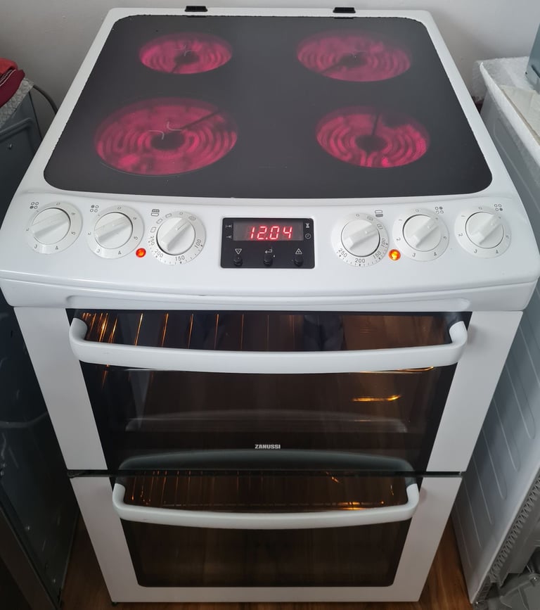 Zanussi freestanding electric cooker white 55cm 