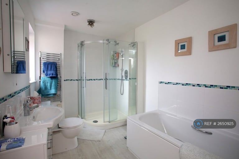 5 bedroom house in The Cedars, Lea, Nr Malmesbury, SN16 (5 bed) (#2650925)