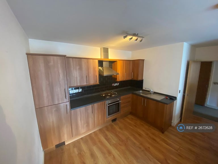 2 bedroom flat in Georgia Avenue, Manchester, M20 (2 bed) (#2672628)