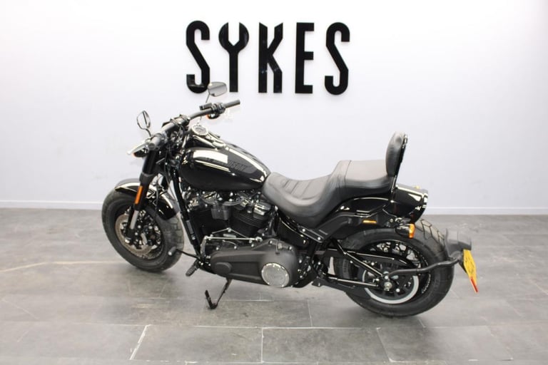 2021 Harley-Davidson FXFBS Softail Fat Bob in Vivid Black 