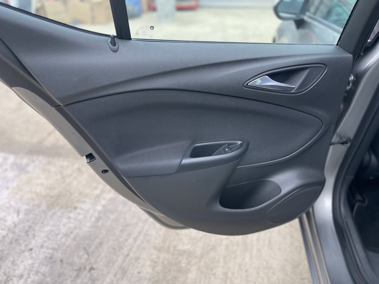 VAUXHALL ASTRA 1.4 i SRi 2017