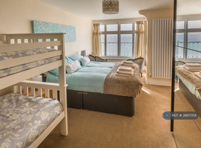 3 bedroom flat in Pilots Point, Totland Bay, PO39 (3 bed) (#2667058)