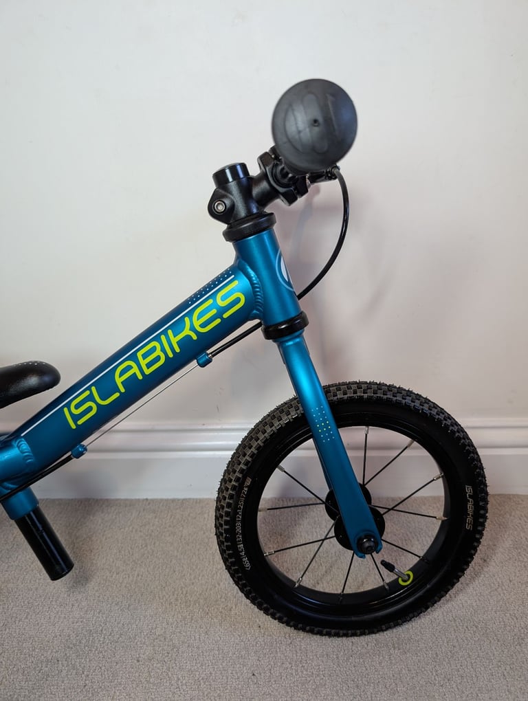 BALANCE BIKE ISLABIKES ROTHAN 12 (2+) IN IMMACULATE CONDITION. COLLECTION NW LONDON OR BUCKS 