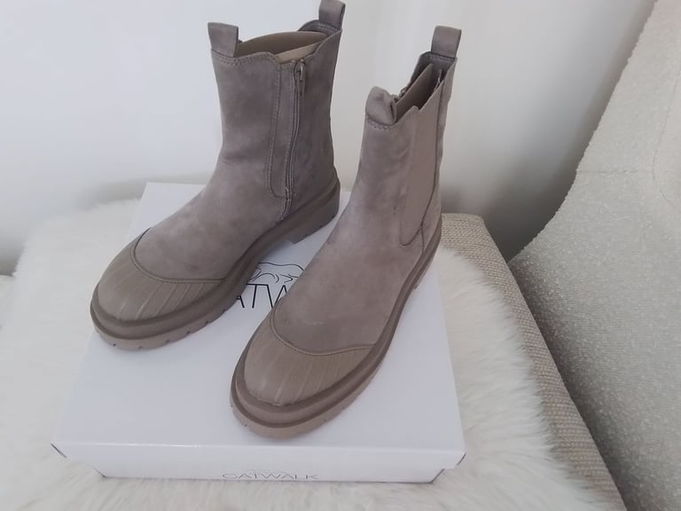Boots Chelsea Ankle Boots Brand New Size 5.5 In Original Box 