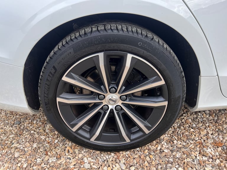 2020 Volvo V60 2.0 B3 MHEV Momentum Estate 5dr Petrol Hybrid Auto Euro 6 (s/s)
