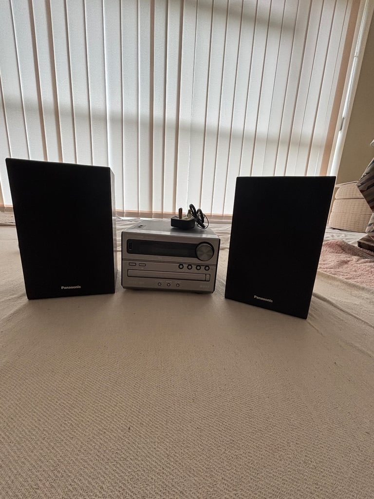 CD & Radio player + 2 speakers
