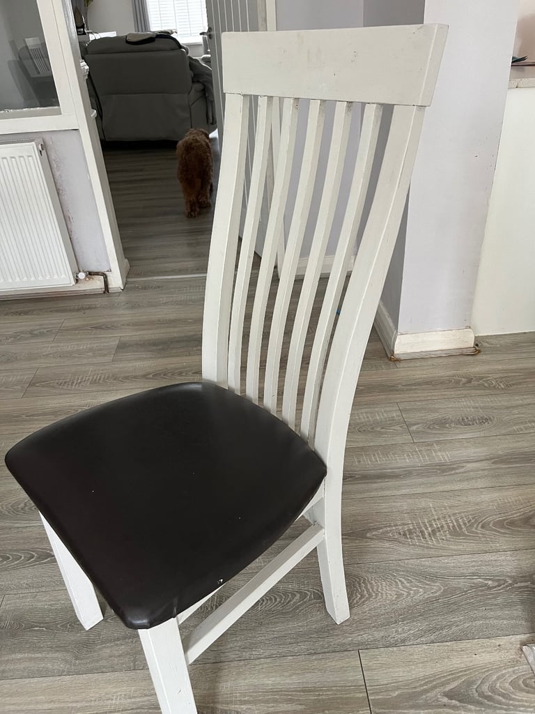 Oak dining table and 6 chairs 