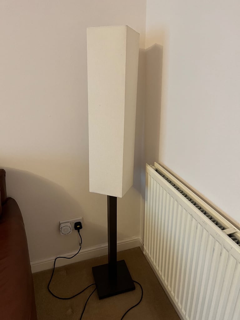 Slim standing lamp