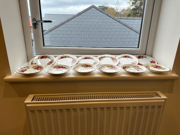 Antique Vintage Gainsborough Bone China dinner set x18