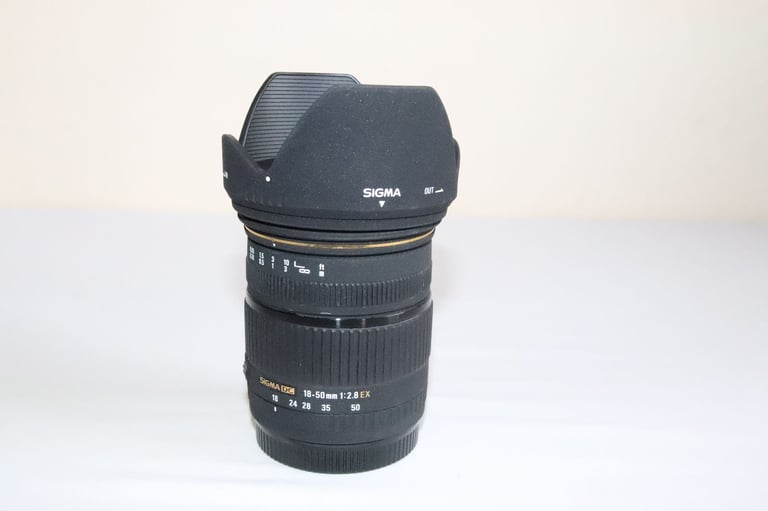 Sigma 18-50mm f/2.8 EX DC Macro Lens for Canon
